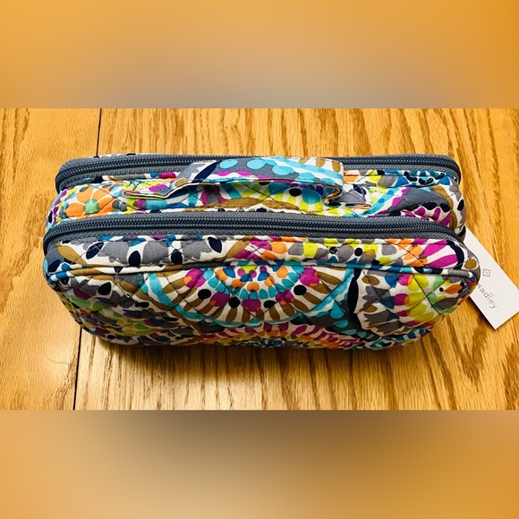 NEW Vera Bradley SUNNY MEDALLIO Blush and Brush Bag Makeup Cosmetic Travel Case - Picture 7 of 8